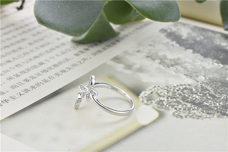Silver Ring with Delicate Leaf Design