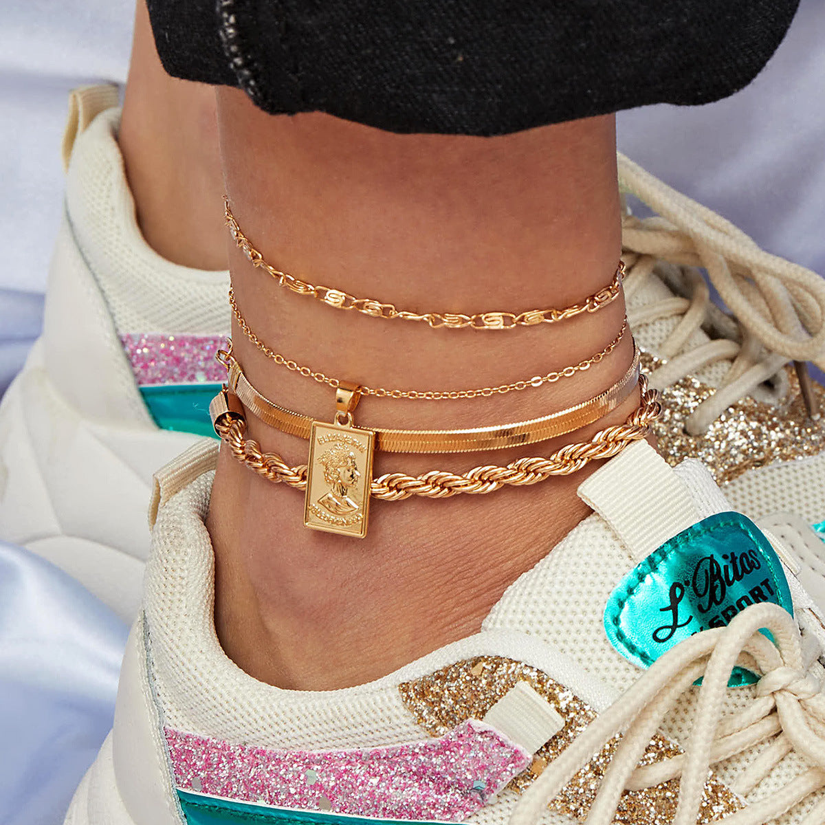 Elegant Alloy Anklet: A Touch of Refinement for Your Style